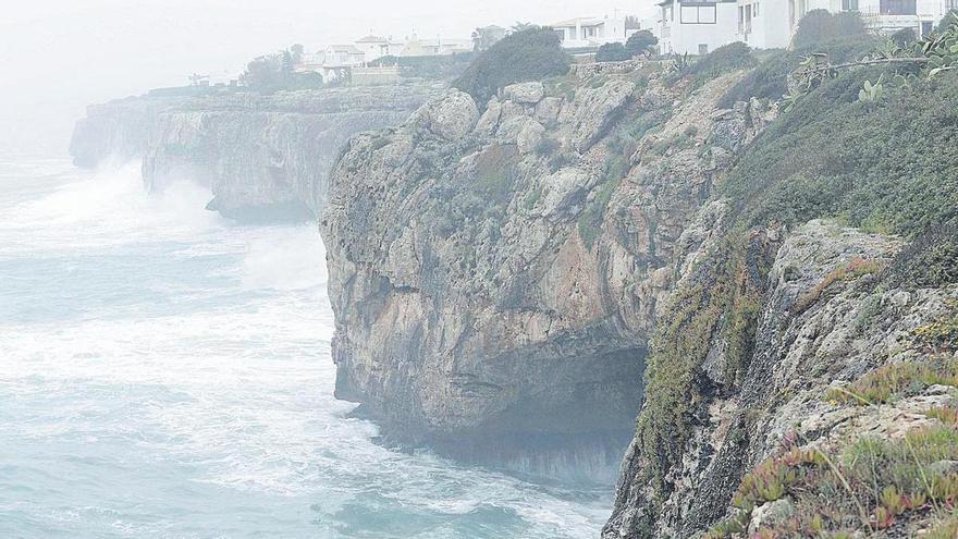 Un hombre de 43 años muere al caer al mar en la cueva de Cala Serena, en Felanitx