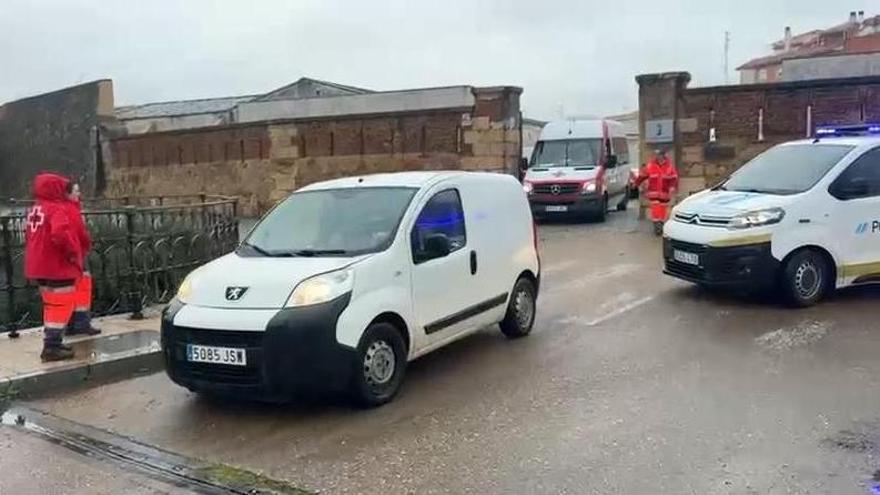 Vídeo | Los usuarios de Arca de Noé regresan a su centro tras pasar la noche en el albergue municipal El Revellín