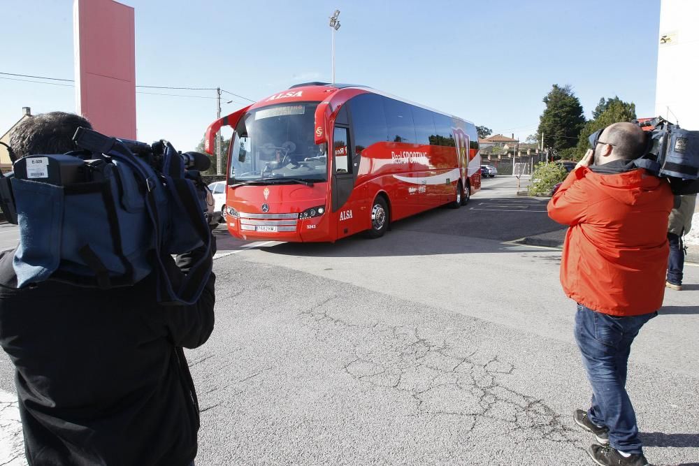 Subida de los jugadores al autobús