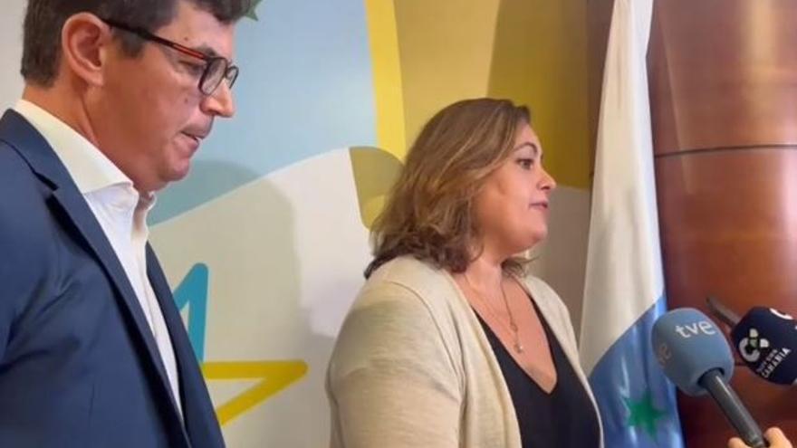 Beatriz Calzada y Pablo Rodríguez denuncian "la gran mentira socialista que condena" a la playa de Santa Águeda en cementera