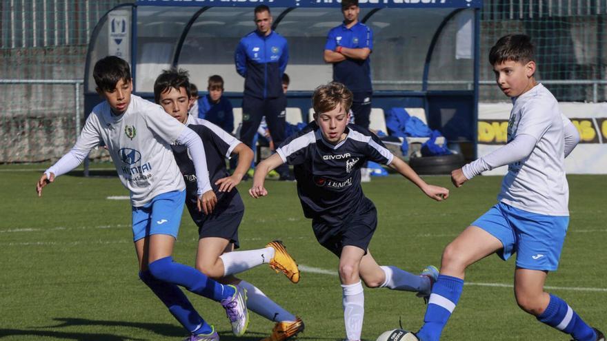 O Salnés y Pontevedra se llenan  de visitantes atraídos por el deporte