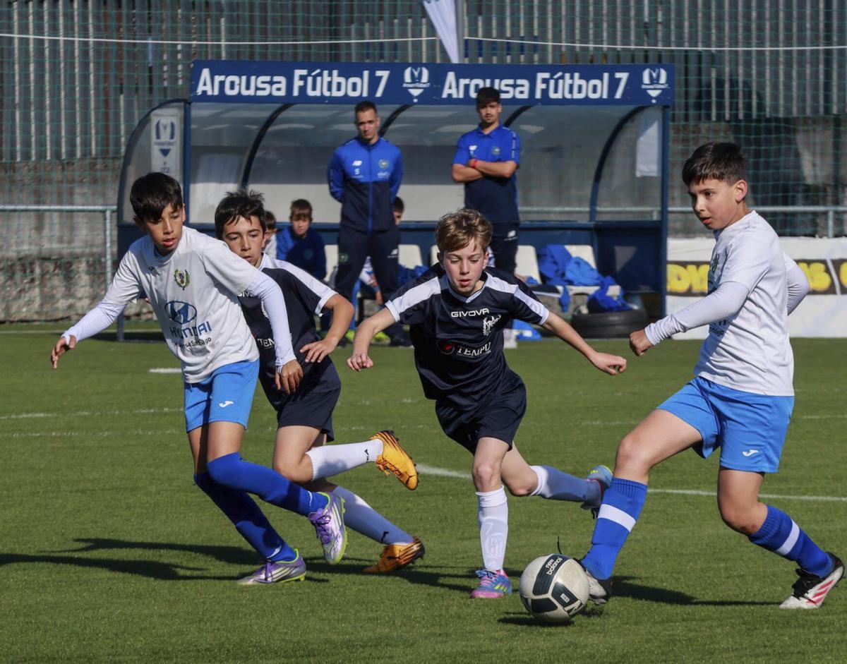 Uno de los encuentros disputados ayer en Ribadumia. | IÑAKI ABELLA