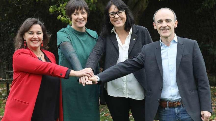 Ana Miranda, Ana Pontón, Diana Riba y Josu Juaristi, ayer en Santiago. // Xoán Álvarez