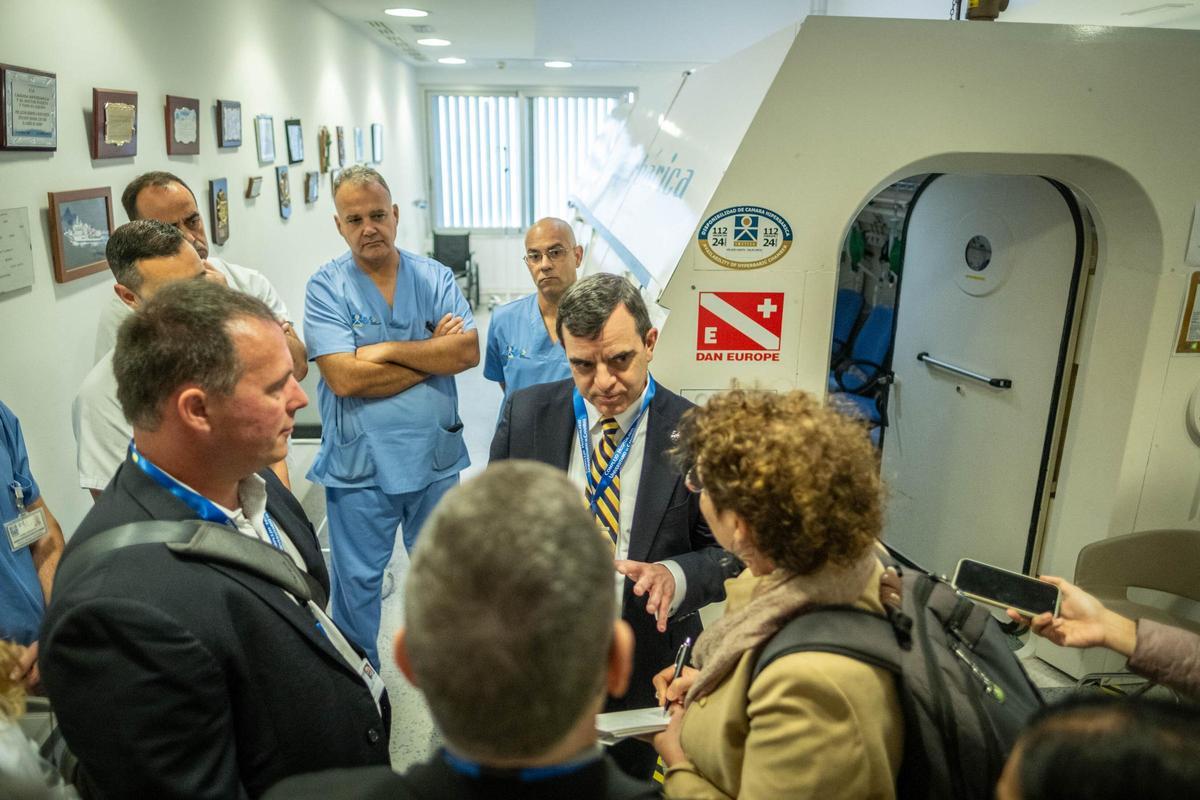 La NASA visita la cámara hiperbárica de Imetisa en el HUC