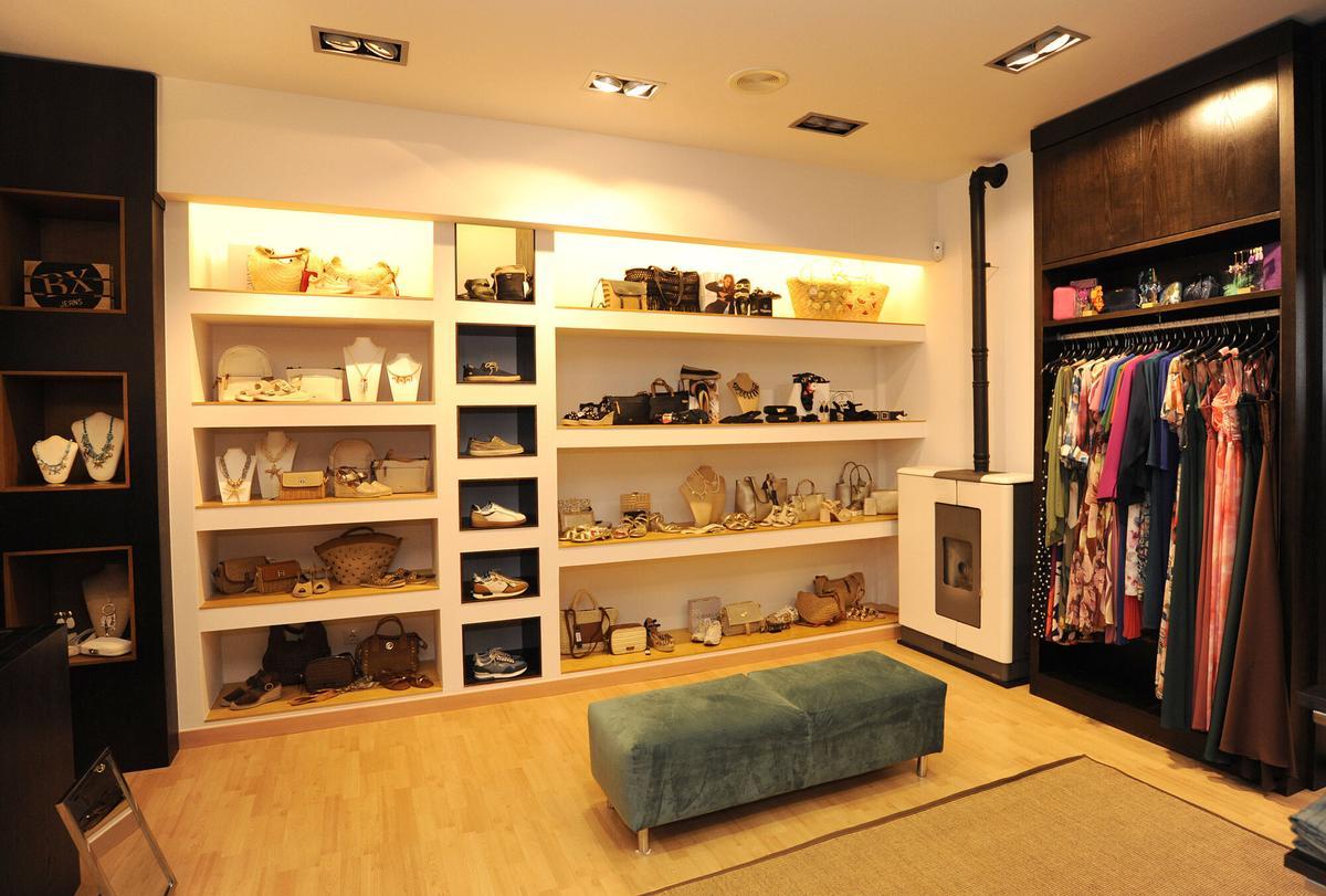 SILLEDA. AMPLIACION TIENDA CARMIÑA MODA