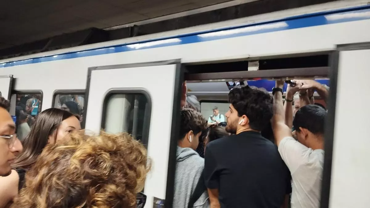 Almeida admite el caos que se vivió la línea 6 del Metro y en los autobuses pero niega que fuera el "apocalipsis" que vaticinaba la "izquierda"