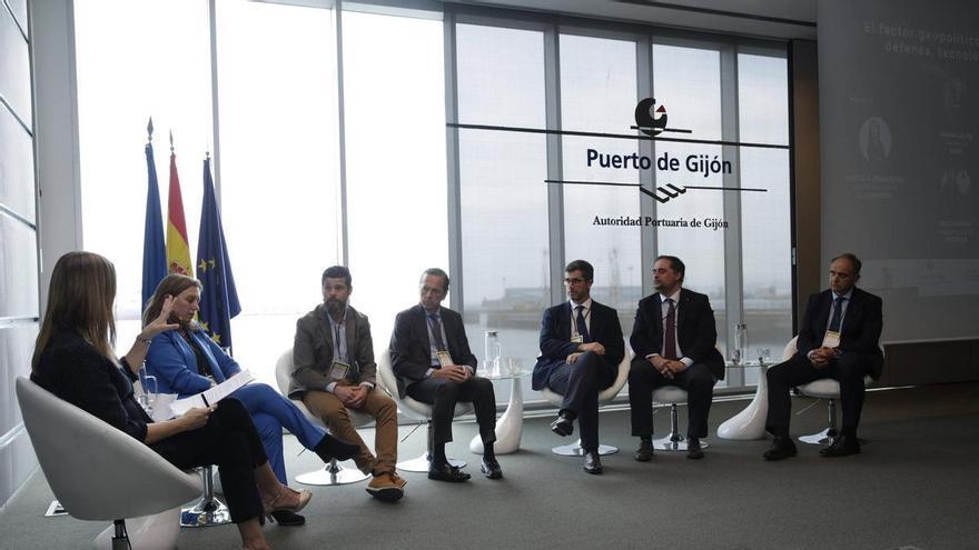 "Nuestra posición respecto a Indra es de colaboración; creo que es más inteligente que crear duplicidades", señala en Gijón el director de Santa Bárbara