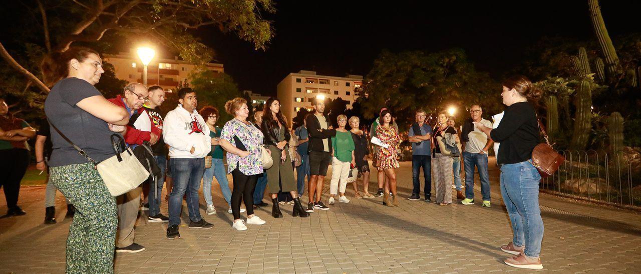 Imagen de la última reunión de lo comerciantes afectados por las obras de la avenida Isidor Macabich.