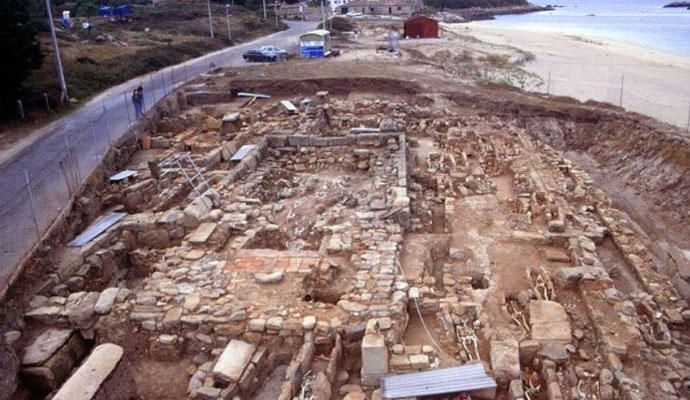 Investigadores de Vigo y Santiago hallan una muestra de peces de hace 1.700 años en el yacimiento romano de Adro Vello, en O Grove