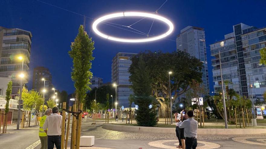 Luminarias circulares y suspendidas para la avenida del Mediterráneo de Benidorm