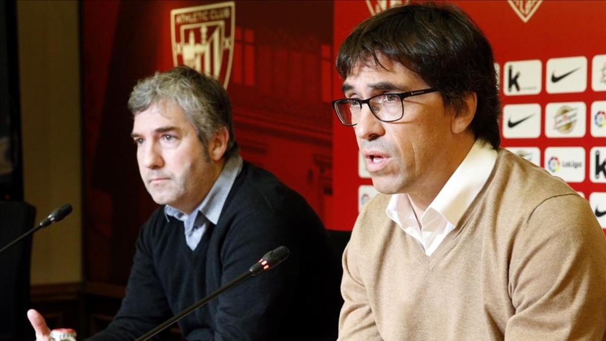 Josu Urrutia, presidente y Josean Lekue, jefe de los servicios médicos del Athletic, en una comparecencia por Yeray