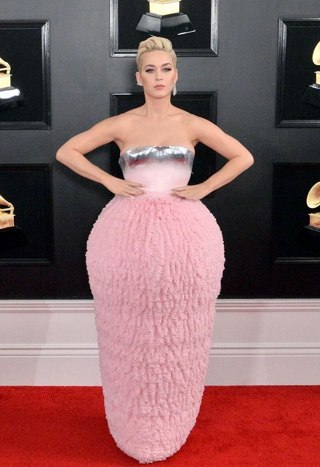 Katy Perry con un diseño Haute Couture de Balmain en los Grammy