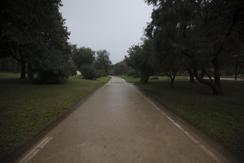 El parque del río, inundado por las fuertes lluvias.