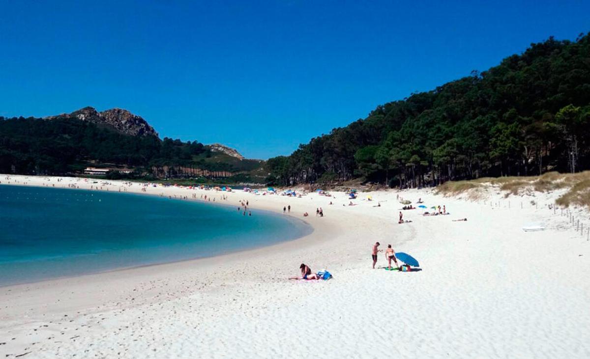 Vista general de la playa de Rodas, en Cíes // O. Méndez