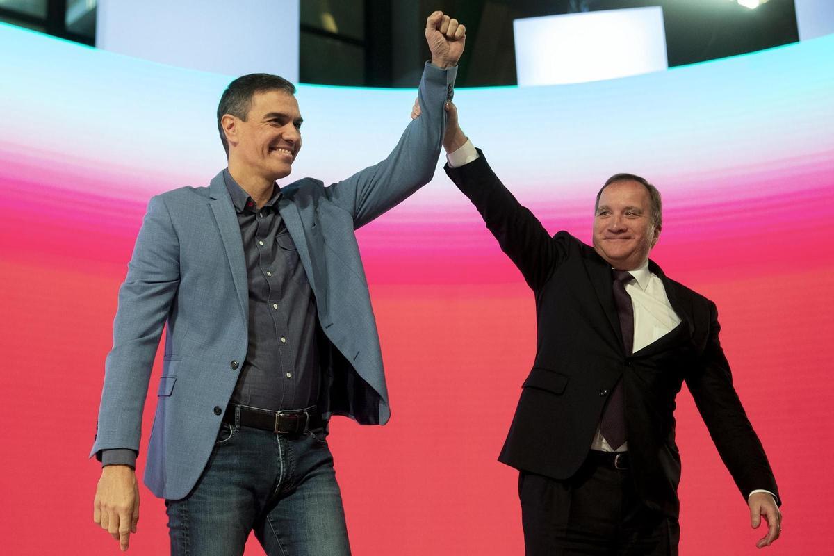 El presidente en funciones, Pedro Sánchez, junto al presidente de los Socialistas Europeos, Stefan Löfven.