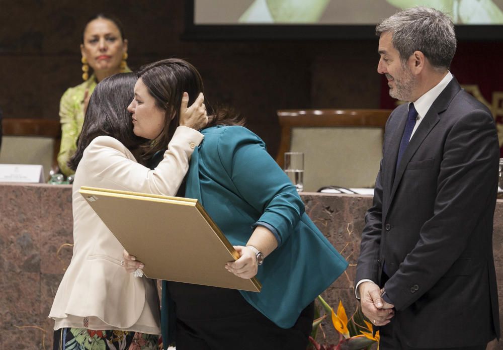 El Parlamento rinde homenaje póstumo al ...