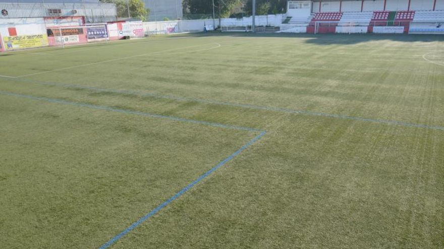 Césped artificial del campo de O Morrazo, que fue colocado en abril de 2011.