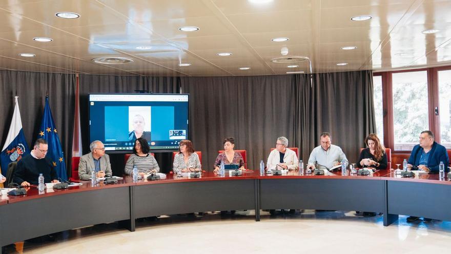 Reunión de coordinación entre Consejería de Educación, Cabildo de La Gomera y ayuntamientos de la isla.