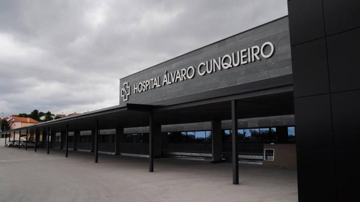 Foto de archivo de la entrada al Hospital Álvaro Cunqueiro, de Vigo