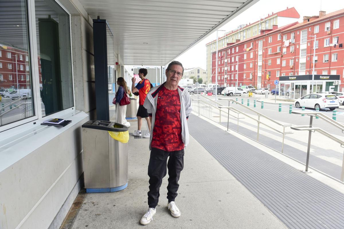 Julio Núñez en la estación de trenes de A Coruña