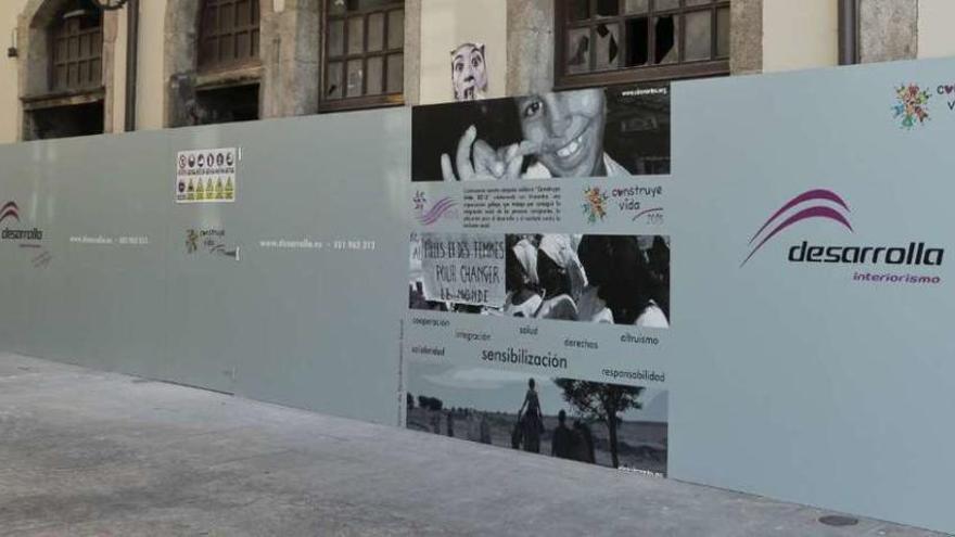 Una de las vallas céntricas en A Coruña donde se incorpora la campaña de sensibilización &#039;Construye Vida&#039;.