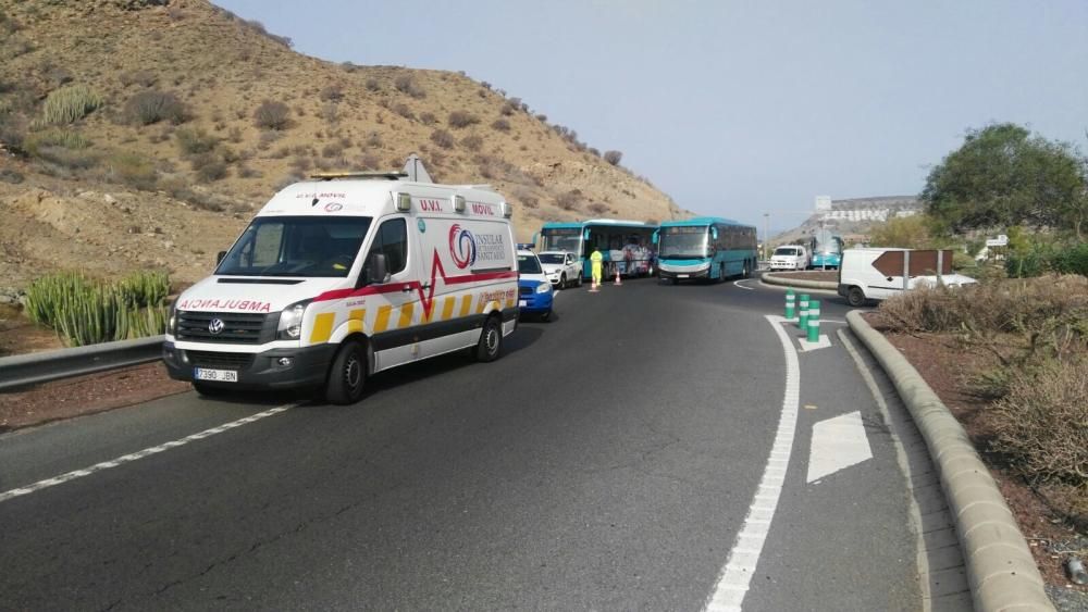 Accidente en la GC-1 en la rotonda de la salida de Puerto Rico