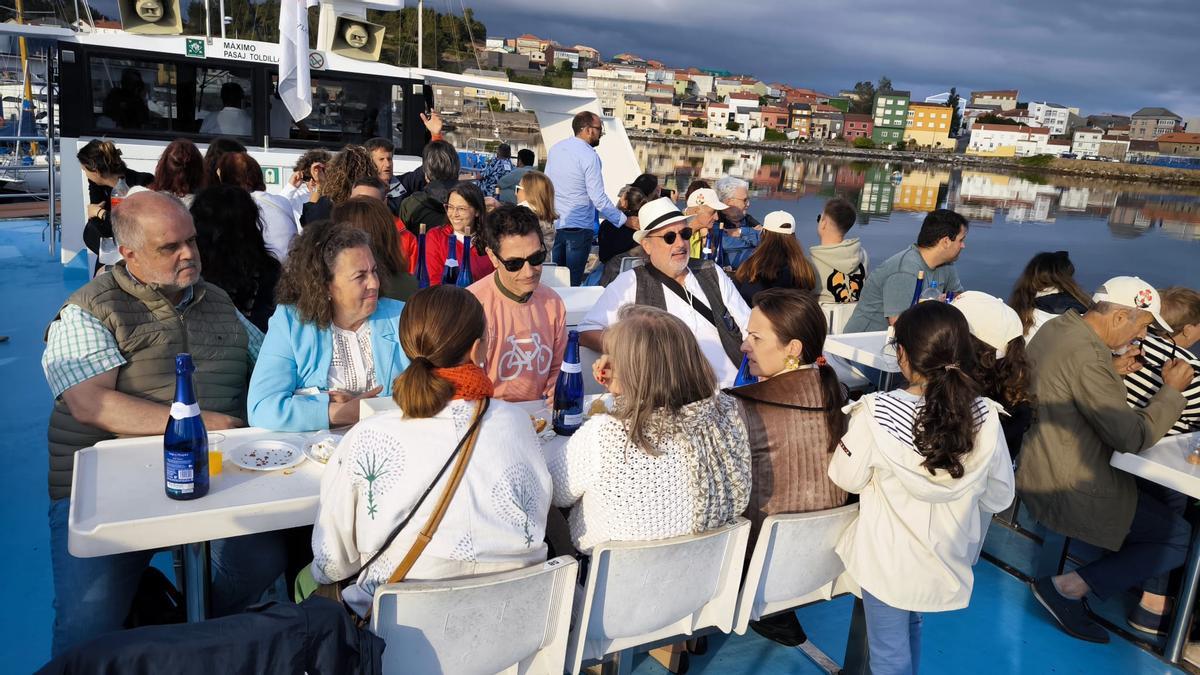 Participantes en la peregrinación marítimo-fluvial.
