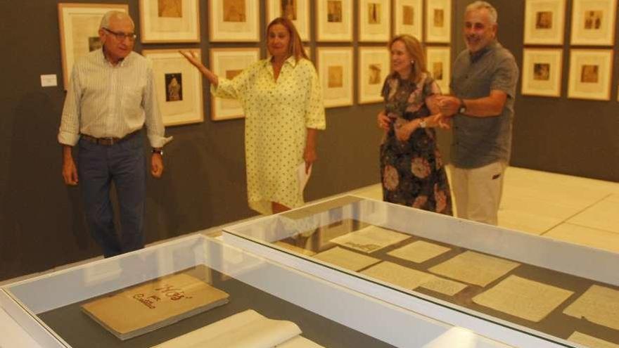 Silva, con el exdirector del Museo de Pontevedra, en la presentación de la muestra sobre Castelao. // S.A.