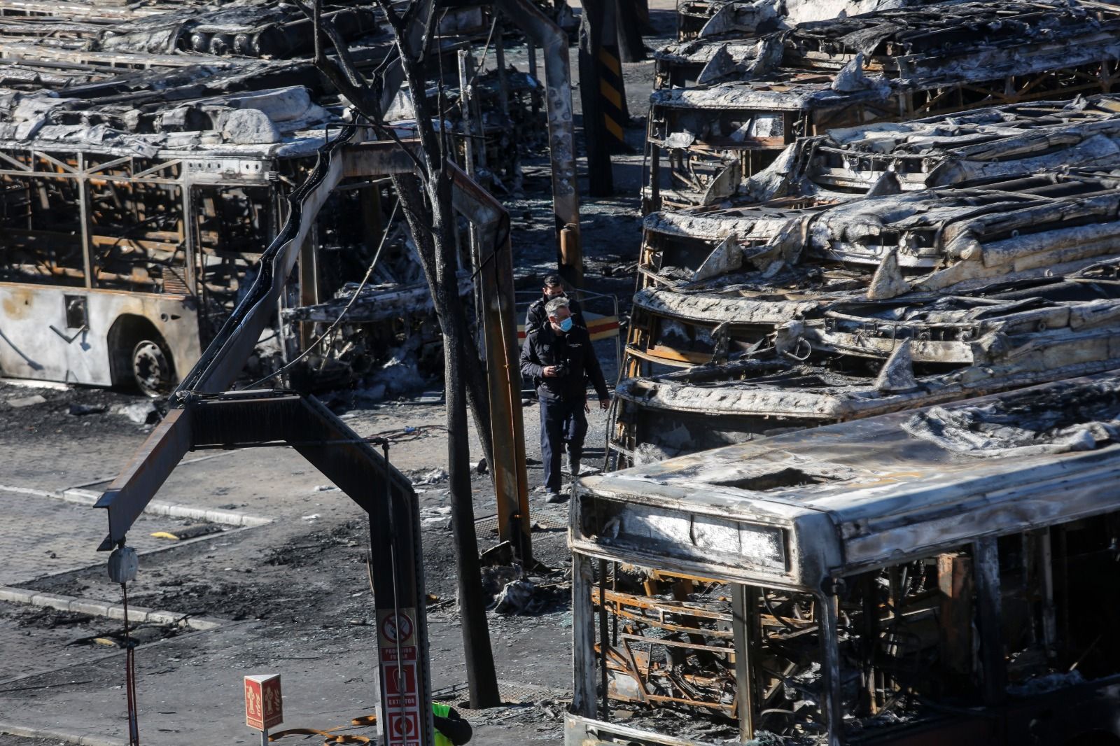 Los efectos del incendio en la EMT Valencia