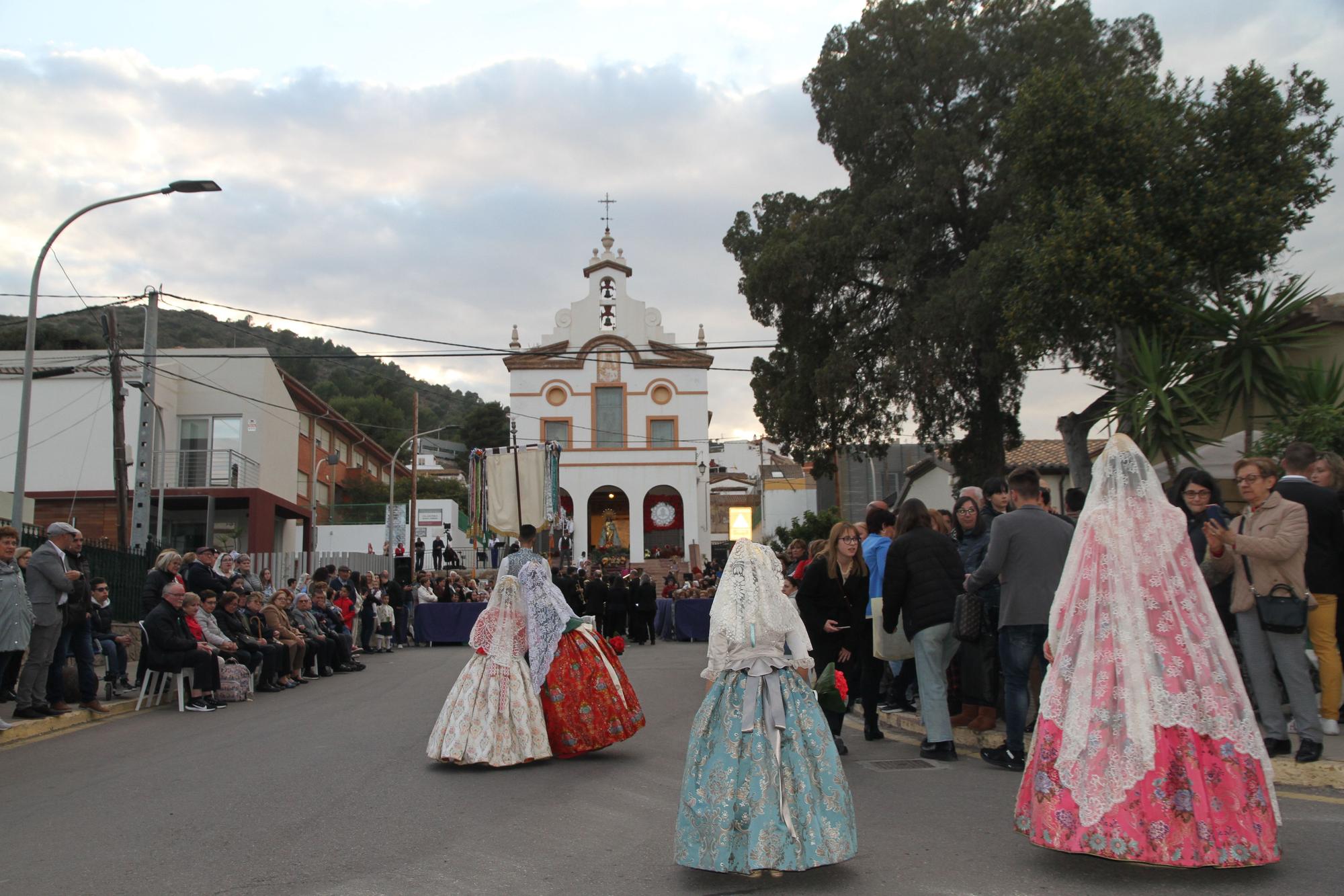 Emotiva y participativa ofrenda en las Fallas de la Vall