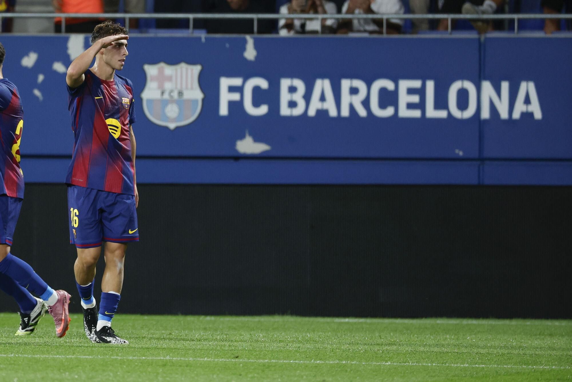 BARCELONA, 14/09/2025.-El centrocampista del Barcelona Alejandro García celebra su gol contra el Valencia, durante el partido de la jornada 4 de LaLiga EA Sports, que disputan Barcelona y Valencia en el estadi Johan Cruyff en Barcelona.-EFE/ Toni Albir