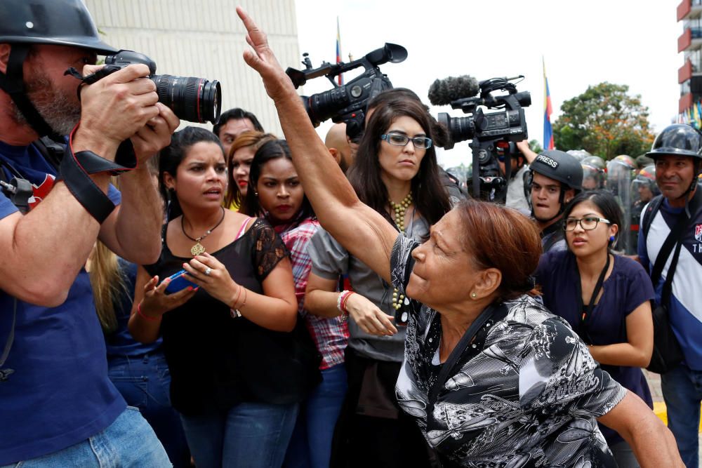 Protestas en Venezuela por la decisión del Supremo de invalidar la Asamblea Nacional