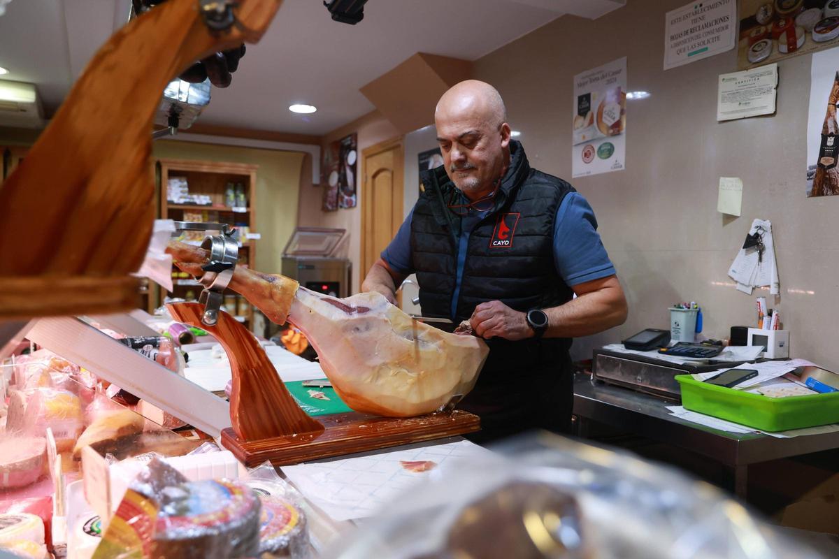 Manolo Zancada, en su puesto de trabajo.