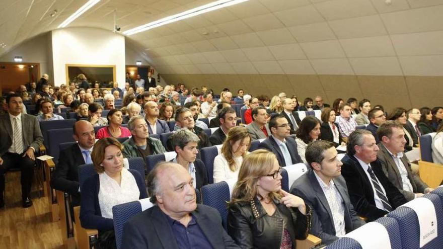 Público asistente al acto de apertura del curso en la UNED.