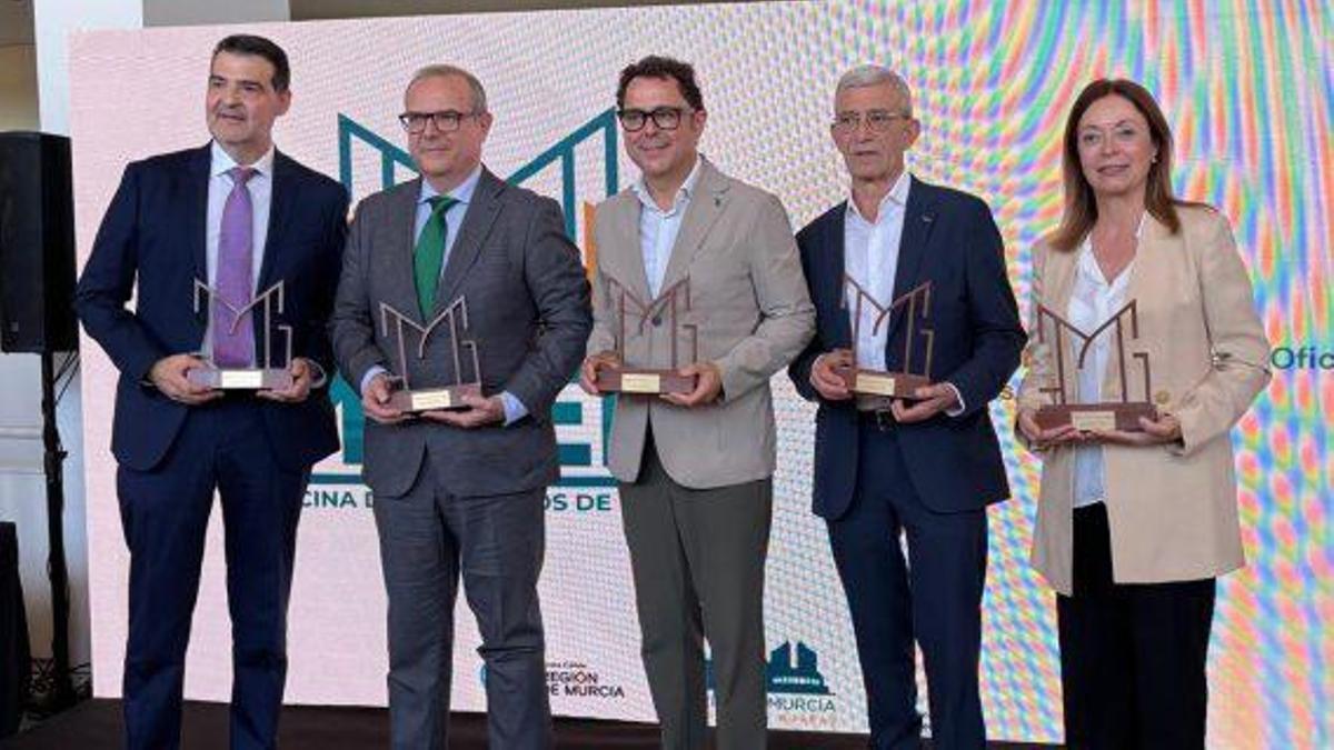 La encargada de recoger el premio en nombre de Ucomur fue su consejera Inmaculada Lorente.