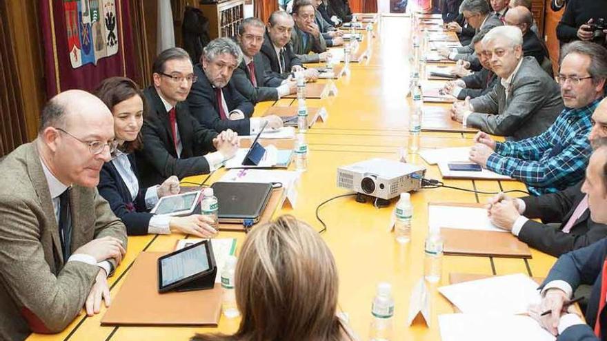 Vázquez y Barrero, en la reunión con instituciones y colectivos de Zamora, en la Diputación.