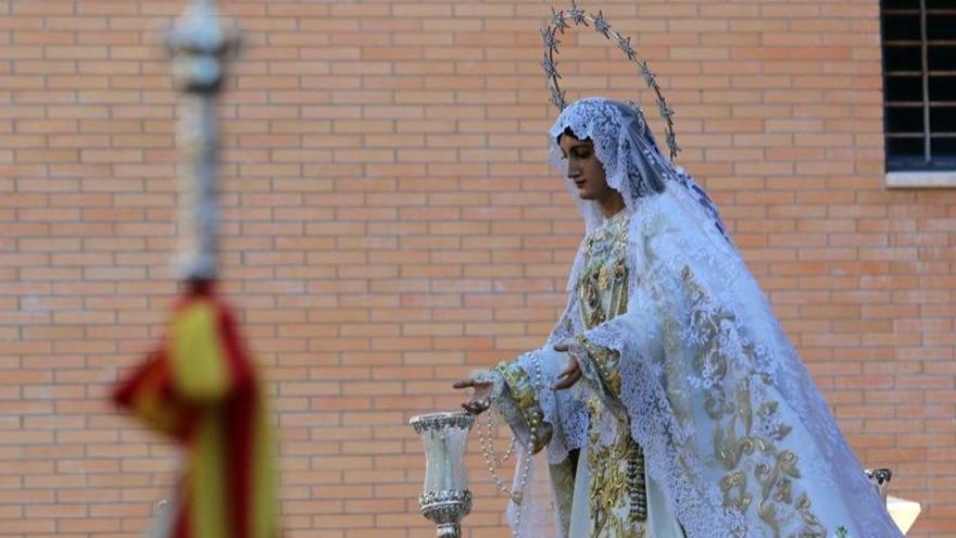 Salida procesional de la Virgen del Rocío por la festividad de Pentecostés el año pasado.