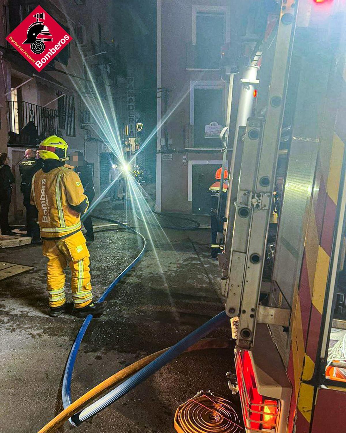 Alarma por un incendio en una casa en el casco antiguo de La Vila Alarma por un incendio en una casa en el casco antiguo de La Vila