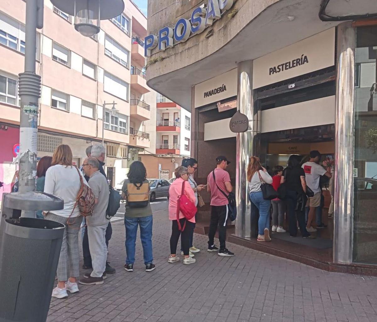Colas para coger el pan.
| Gonzalo Núñez