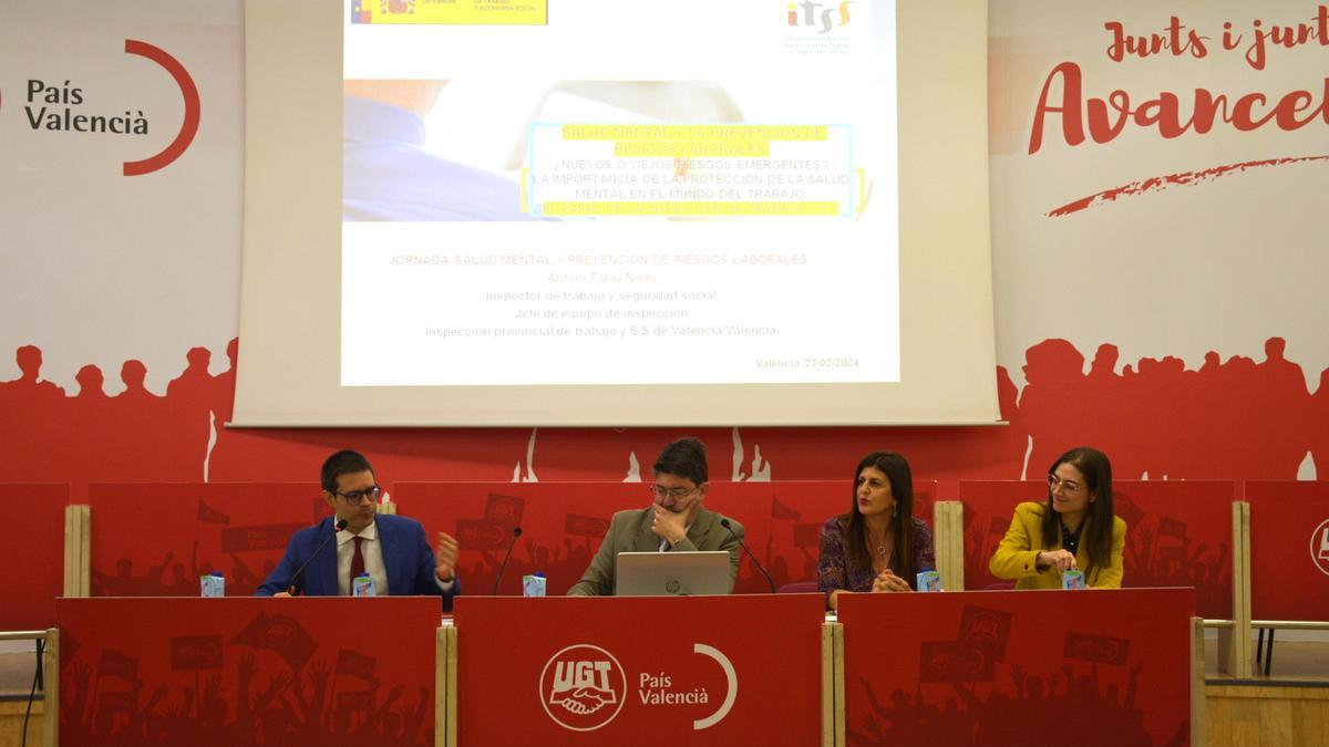 Presentación del informe sobre salud mental y riesgos laborales, hoy en València.