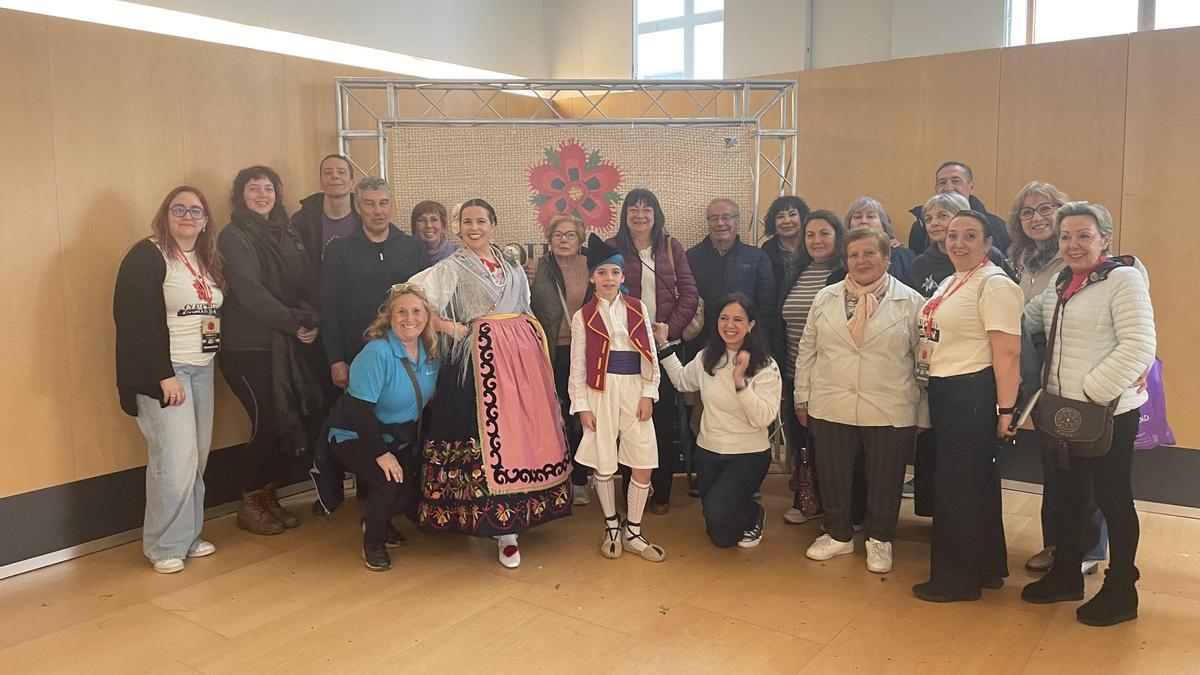 Visita de la Escuela de Folklore de Sanabria al festival de indumentaria tradicional Indufest en el teatro Ramos Carrión de Zamora.