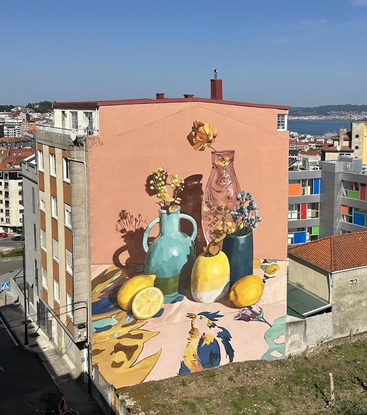 El mural que Marta Lapeña pintó en Vigo, Galicia.