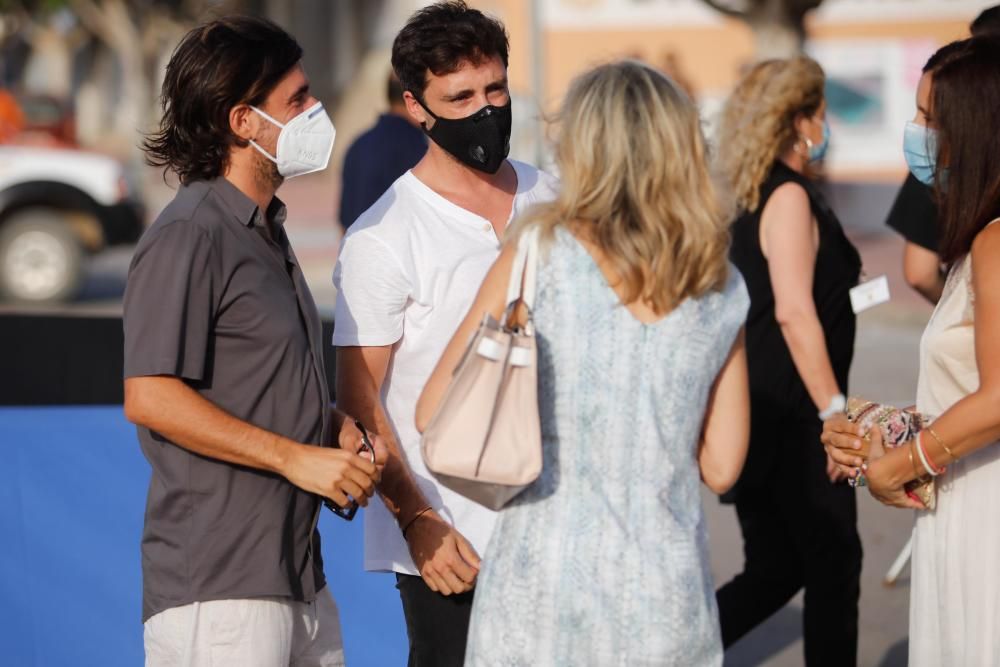 El Ayuntamiento de Santa Eulària y los familiares del piloto descubren la placa del camino que lleva su nombre en Cap Martinet