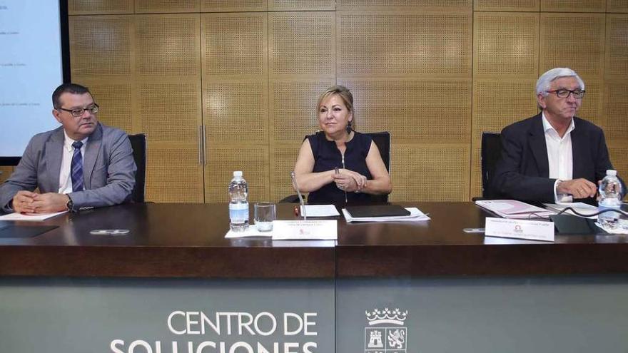 La vicepresidenta Rosa Valdeón, en la inauguración de unas jornadas.