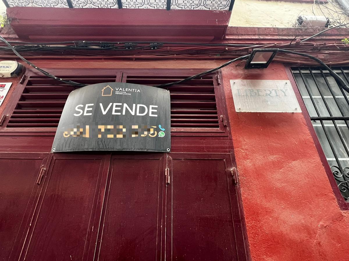 El bar "Liberty" fue clausurado por orden policial y hoy está en venta