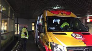 Archivo - Ambulancia de Emergencias Madrid en el hospital de La Paz