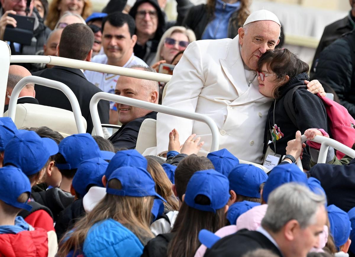 El papa Francisco, hospitalizado por una infección respiratoria. El Pontífice necesitará algunos días para recuperarse.