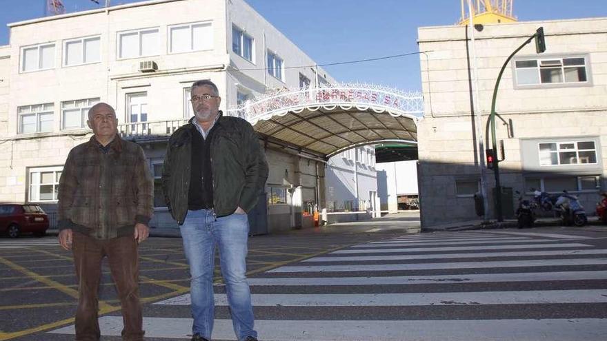 Balbino Barcia y Ángel Cordeiro, empresarios afectados por los impagos del naval, en Vigo. // José Lores