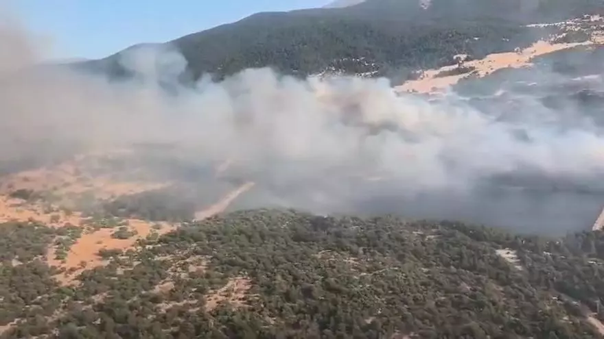 Imágenes aéreas muestran la magnitud del incendio forestal de Navas de San Antonio