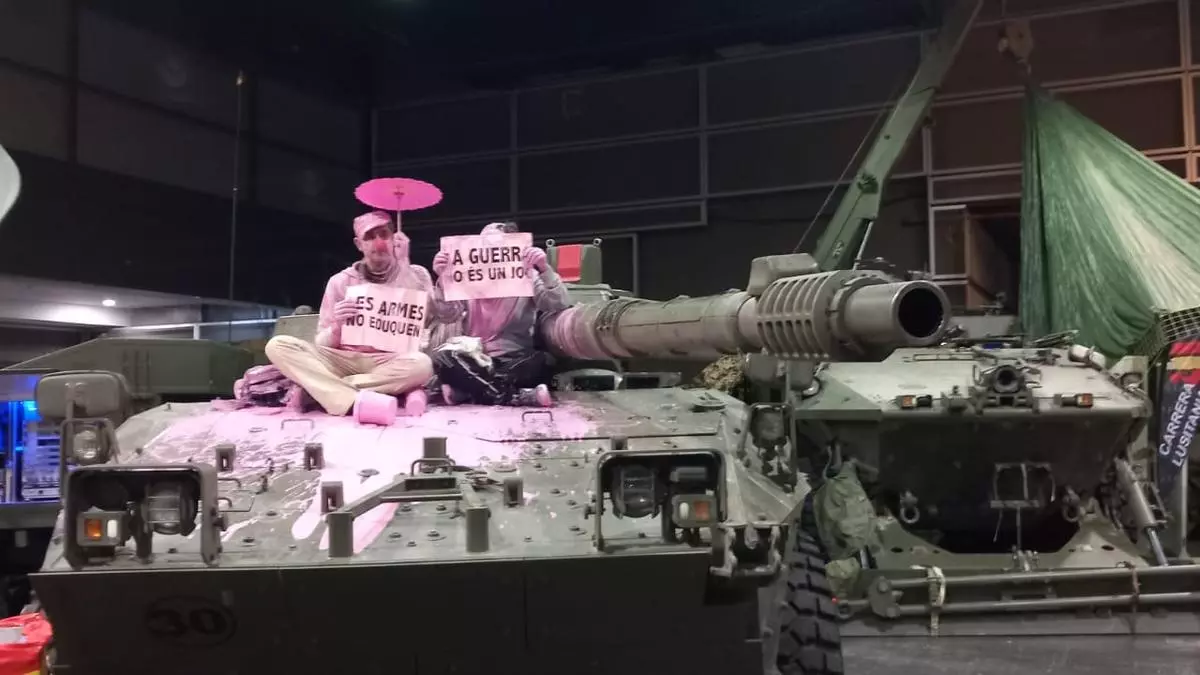 Los antimilitaristas de Expojove se enfrentan a un delito de injurias al Ejército